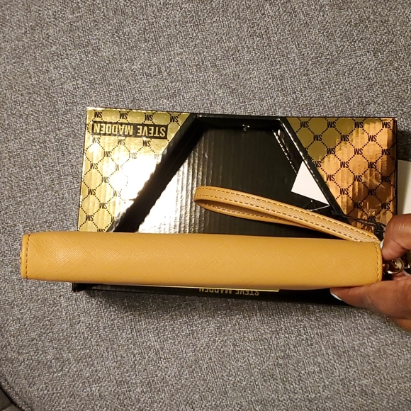 Tan Steve Madden Zipper Wallet - Picture 10 of 11